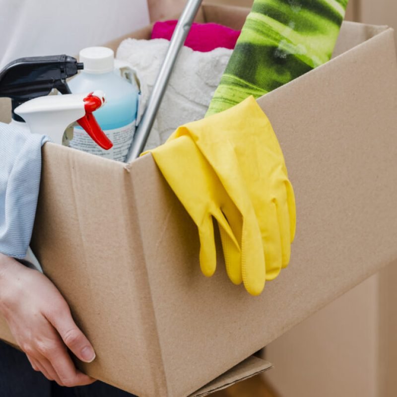 crop-woman-carrying-box-with-things-1080×675 move in and out cleaning services